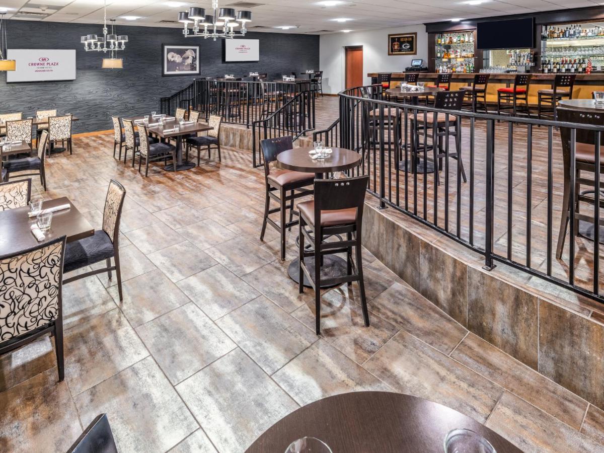 ホテル Crowne Plaza Milwaukee South By Ihg エクステリア 写真