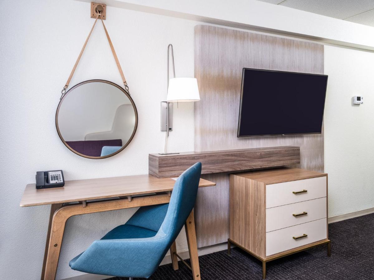 ホテル Crowne Plaza Milwaukee South By Ihg エクステリア 写真