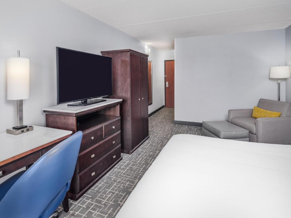 ホテル Crowne Plaza Milwaukee South By Ihg エクステリア 写真