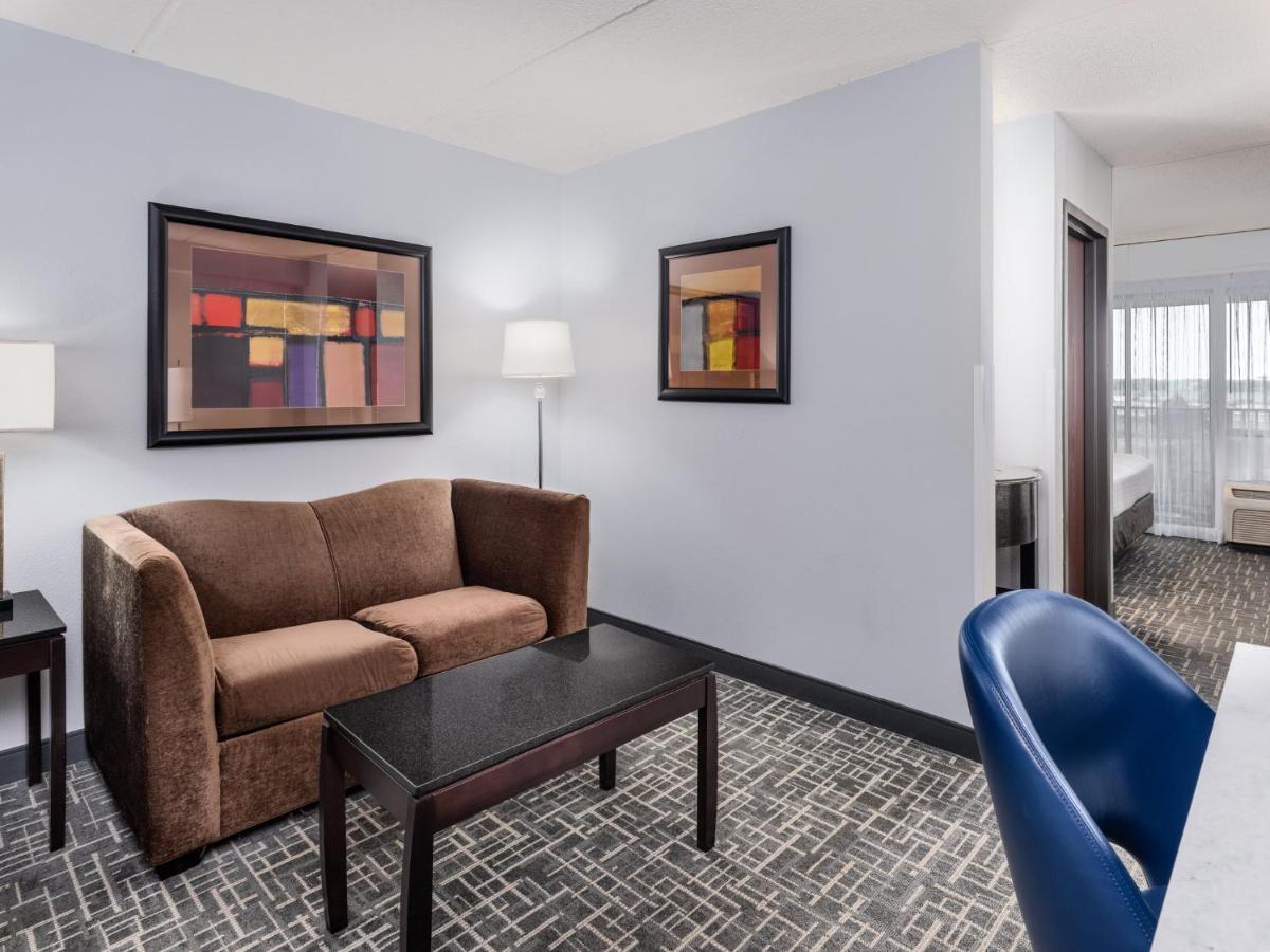 ホテル Crowne Plaza Milwaukee South By Ihg エクステリア 写真