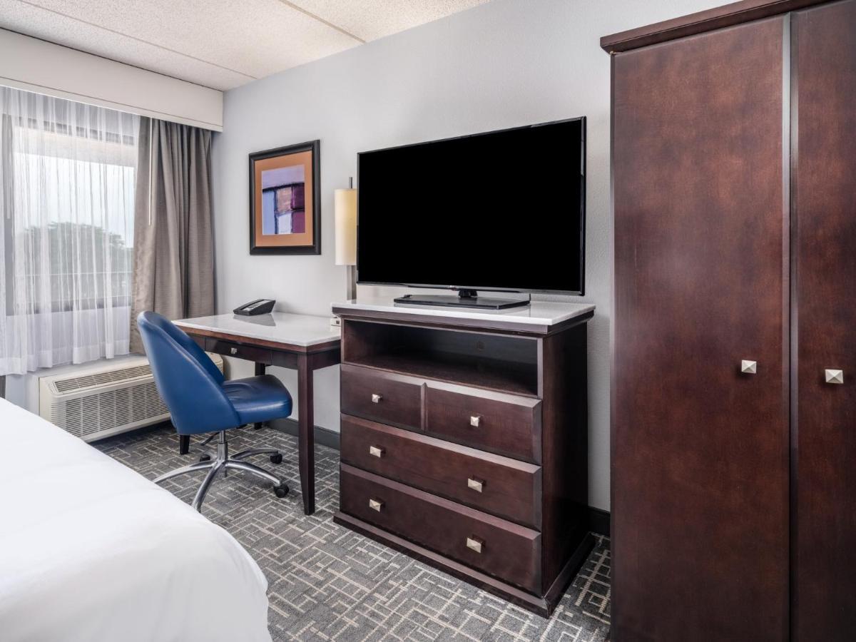 ホテル Crowne Plaza Milwaukee South By Ihg エクステリア 写真