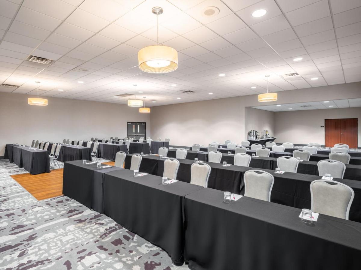 ホテル Crowne Plaza Milwaukee South By Ihg エクステリア 写真