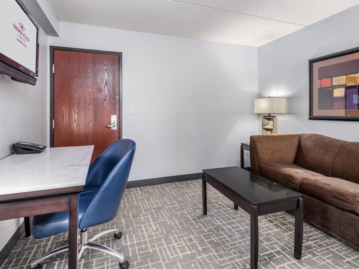 ホテル Crowne Plaza Milwaukee South By Ihg エクステリア 写真