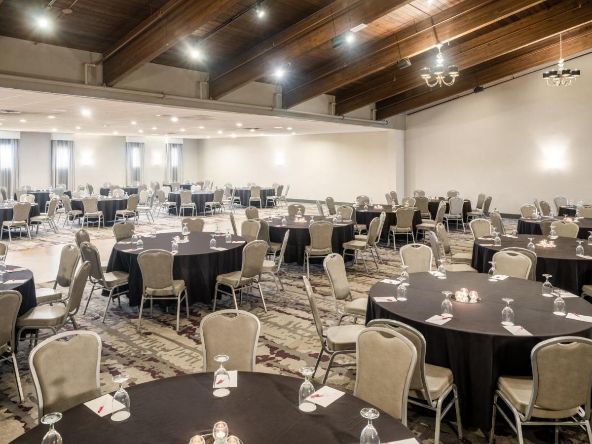 ホテル Crowne Plaza Milwaukee South By Ihg エクステリア 写真